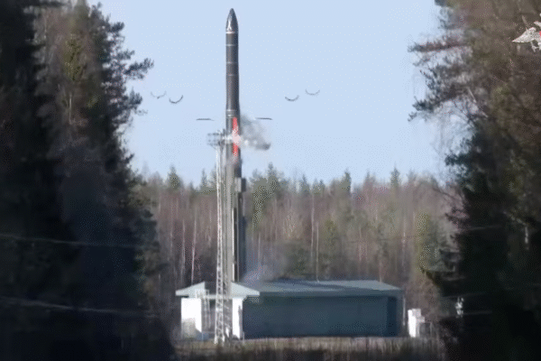 Rússia realiza exercício com armas nucleares um dia após adiamento de reunião entre Putin e Trump