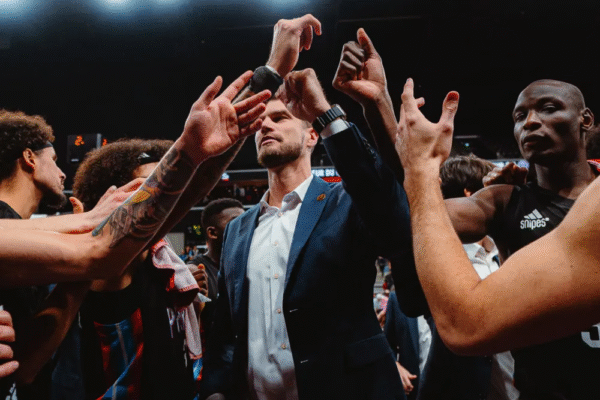 Tiago Splitter assume Trail Blazers após prisão de Billups e se torna primeiro treinador brasileiro na história da NBA