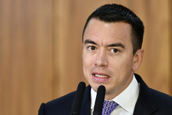 Presidente de Equador denuncia tentativa de envenenamento com marmelada e chocolate