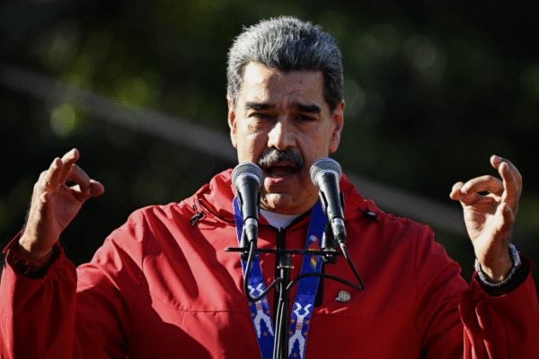 ‘Sem guerra louca’, pede Maduro após ações militares dos EUA