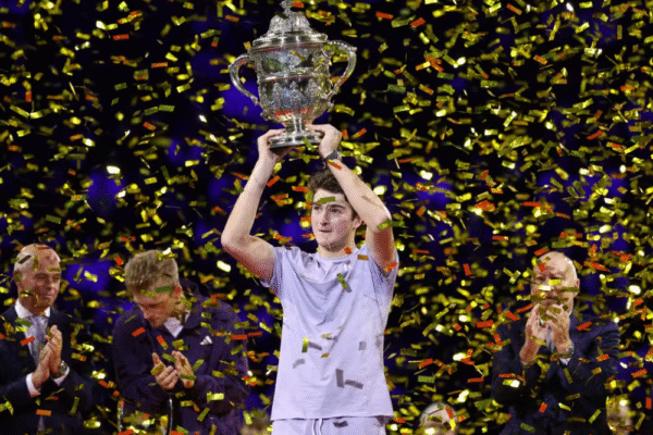 João Fonseca é campeão do ATP 500 da Basileia e conquista maior título de um brasileiro desde Guga