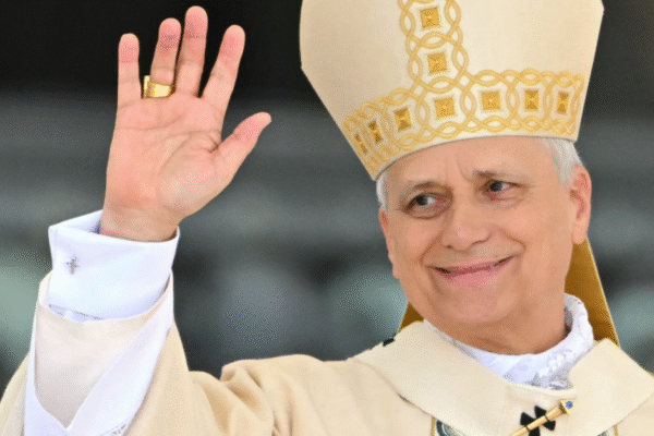 Em primeira viagem internacional, papa rezará no porto de Beirute