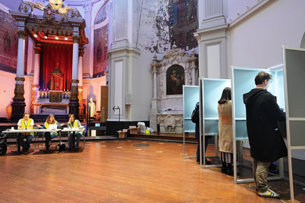 Eleições parlamentares holandesas estão indefinidas, segundo pesquisa de boca de urna