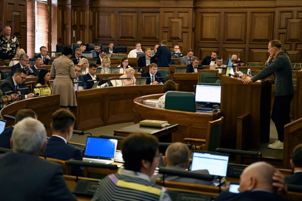Parlamento da Letônia vota pela saída da Convenção de Istambul contra a violência contra as mulheres.