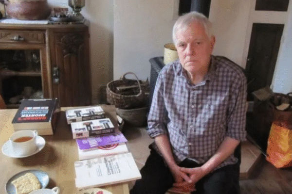 Morre Peter Watkins, mestre dos docudramas e vencedor do Oscar