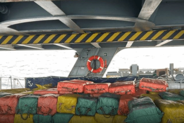 Portugal intercepta semi-submersível com 6,5 toneladas de cocaína em operação internacional