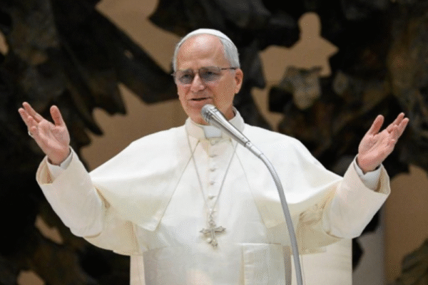 Vaticano reafirma: Só Jesus é Salvador; proibido usar “Maria Corredentora”