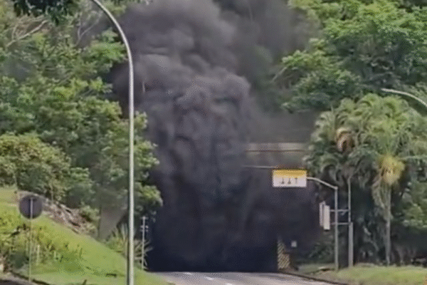 Brasil: Incêndio em ônibus interdita Túnel Rebouças e causa transtornos no trânsito do Rio