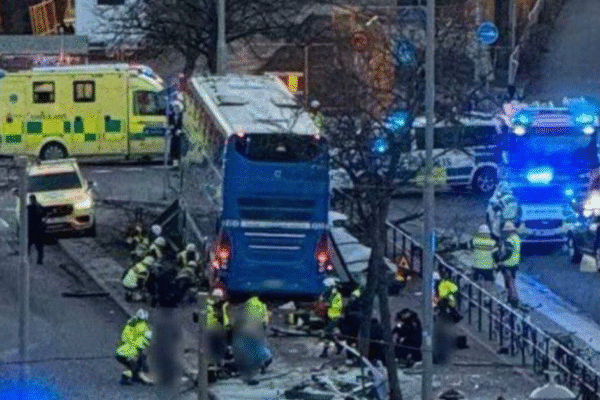 Tragédia em Estocolmo: ônibus atropela grupo no ponto e deixa três mortos