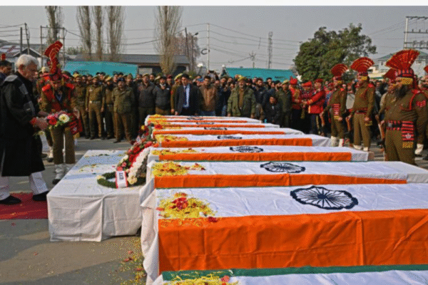 Explosão acidental de explosivos apreendidos mata nove e fere 31 na Índia