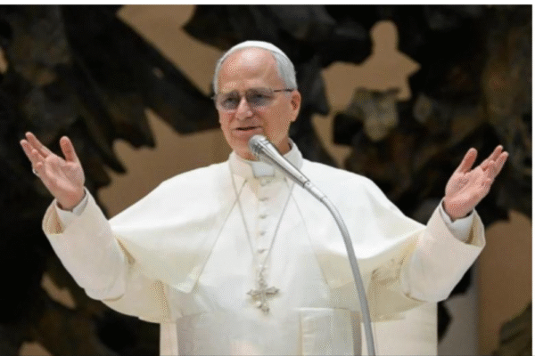 Papa Leão XIV critica tratamento “extremamente desrespeitoso” dado a imigrantes nos EUA e apela por dignidade