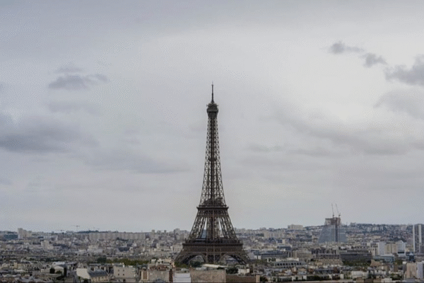 Apagão em Paris deixa 55 mil residências sem luz e causa caos no transporte