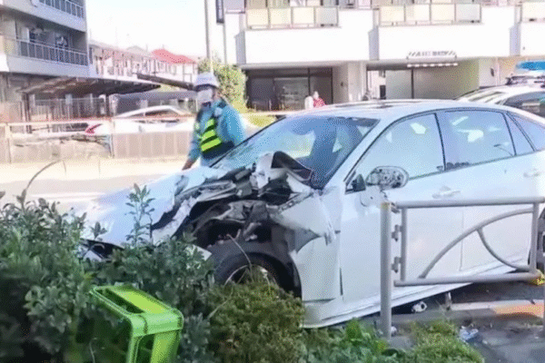 Trágico atropelamento em Tóquio deixa um morto e vários feridos; motorista é detido após fuga