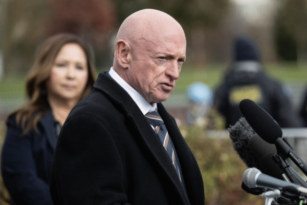 Pentágono investiga senador democrata após apelo para militares rejeitarem ordens ilegais