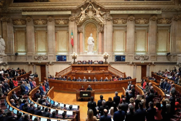 Europa: Orçamento do Estado 2026 aprovado com abstenção-chave do PS no Parlamento