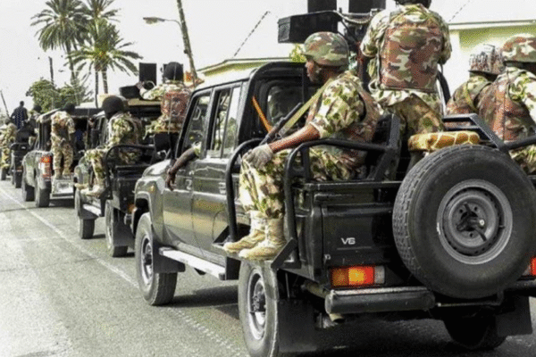 Nigéria decreta estado de emergência e amplia recrutamento militar para conter onda de violência