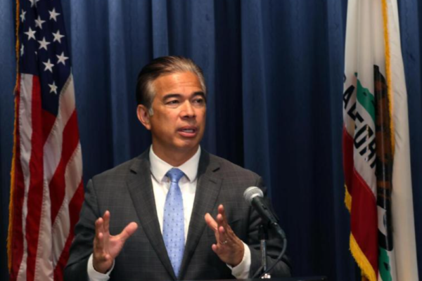 Estados Unidos: California e 19 estados processam Trump por taxa em vistos de trabalho