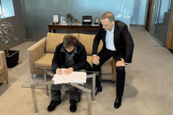 Milei avança com reforma trabalhista na Argentina