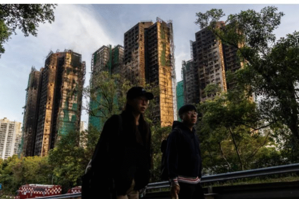 China reforça inspeções em prédios altos após incêndio mortal em Hong Kong