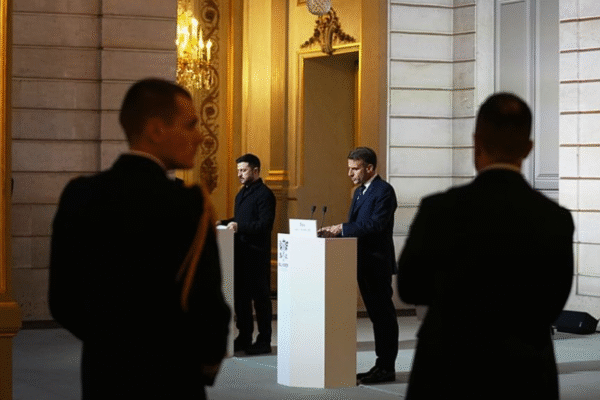 Zelensky busca reforçar apoio europeu em Paris diante de negociações lideradas pelos EUA