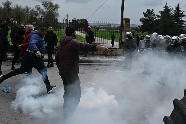 Confronto em Tessalônica: polícia usa gás lacrimogêneo contra fazendeiros gregos
