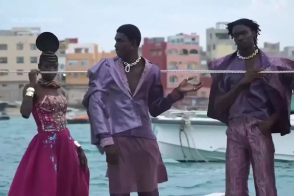 Semana de moda de Dakar transforma o oceano em pista inovadora