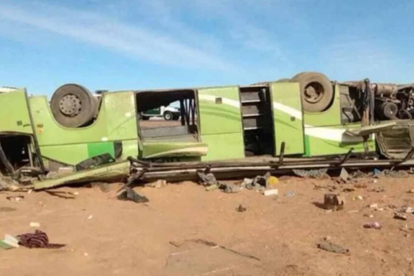 Tragédia na Argélia: ônibus capota e deixa 14 mortos no sul do País
