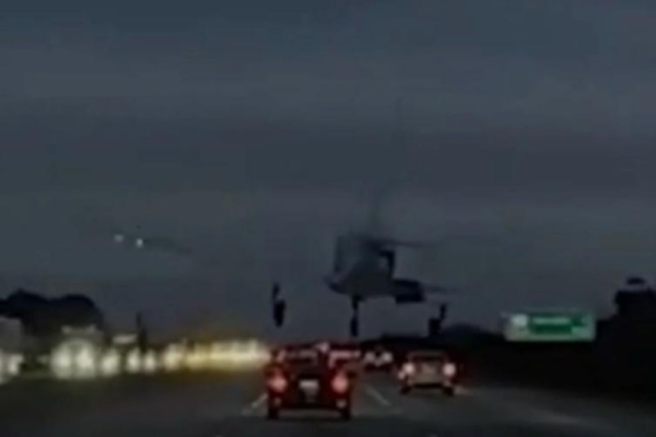 Avião esmaga carro em pouso forçado na Flórida