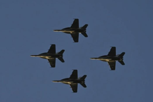 Caças F-18 dos EUA sobrevoam Golfo da Venezuela causando tensão no Caribe