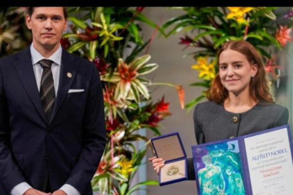 Filha de María Corina representa sua mãe no Nobel da Paz em Oslo